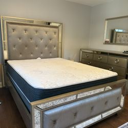 Macy’s Queen Bedroom Set With Dresser And Nightstand 