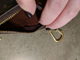 Louis Vuitton Key Pouch for Sale in Belvedere, SC - OfferUp