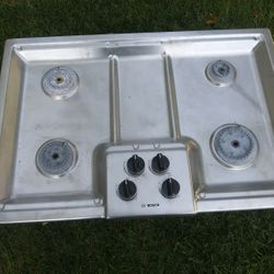 Bosch NGM3054UC 30" Gas Cooktop with 4 Sealed Burners Including 14000 BTU Power Burner