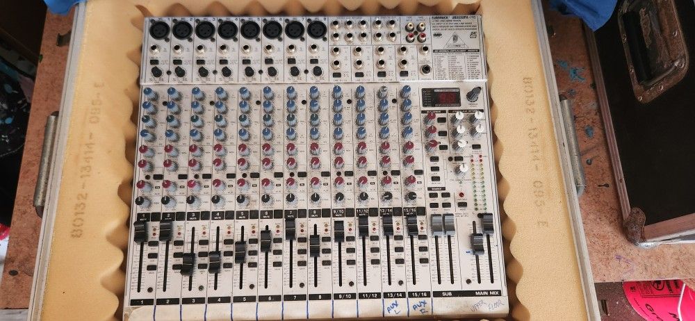 Behringer Eurorack UB2222FX-Pro