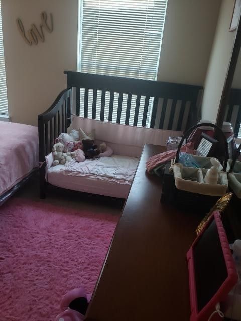 Baby Unisex Crib - Hardly Used 4-in-1