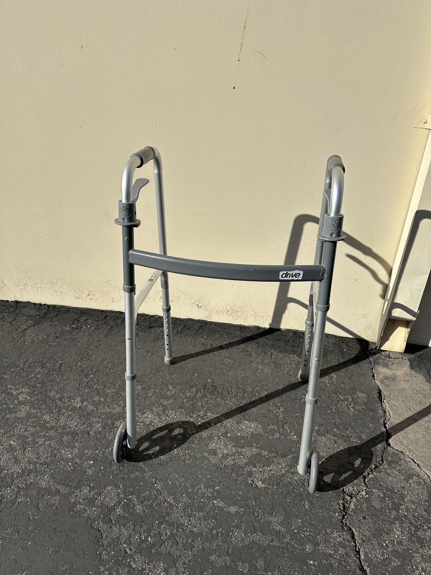 Foldable walker