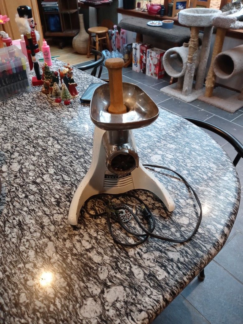 Electric meat grinder