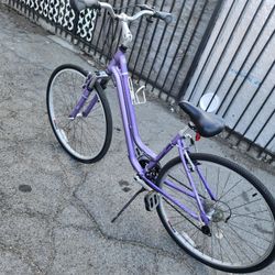 Vendo Una Bicicleta De  Muchacha Esta Enbuenascondisiones
