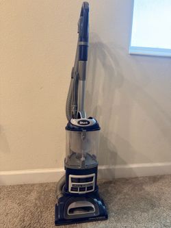 Shark Navigator Lift-Away Deluxe Upright Vacuum