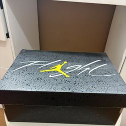 Jordan 4’s Yellow Thunders 