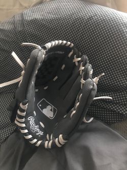 Rawlings 10.5” baseball glove