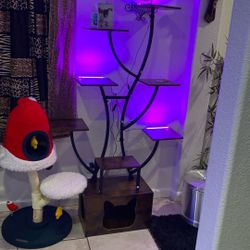 Country House brand new good quality has shelves to put pictures on it or whatever you guys desire to put on the shelves