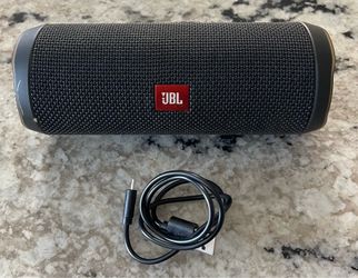 JBL FLIP 4 Portable Bluetooth Speaker Black Great Sound!