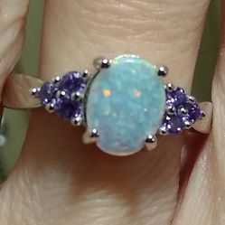 So Beautiful 🆕 Amethyst & Opal Ring 💍 SIZE 6!