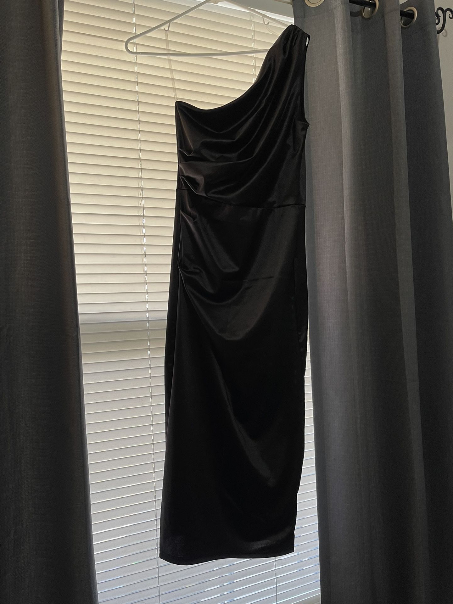 Windsor Mid Length Satin Black Dress-L