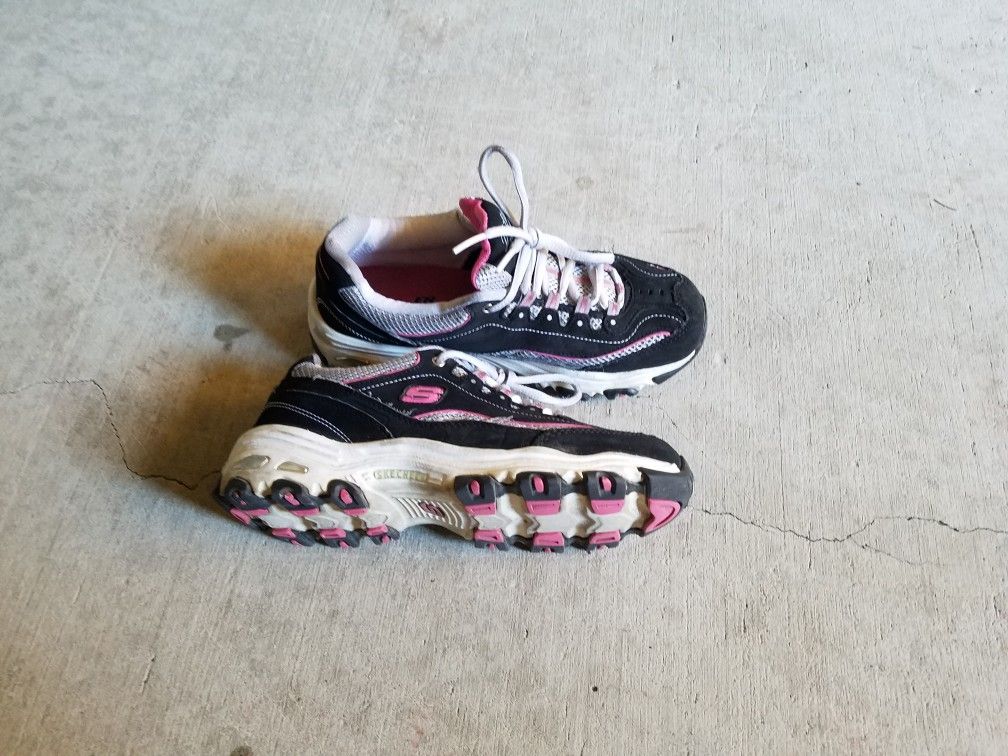 Skechers shoe size 6 like new