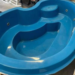 Fiberglass Kidney Hot Tub