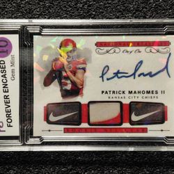 Patrick Mahomes Cracked Ice Holographic Custom Football Rookie Card Graded 10 Gem Mint Condition 