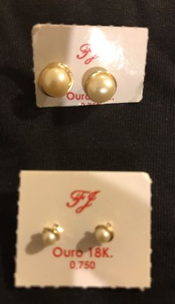 Brazilian Gold 18K-750 (it means: for every 1 gram 75% it's pure gold )