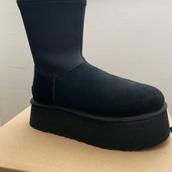 Ugg Classic Platform  Dipper Boots, Size 8 