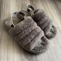 UGG SLIPPERS 