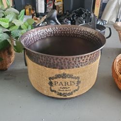 6 baskets plus a  Metal Paris Container