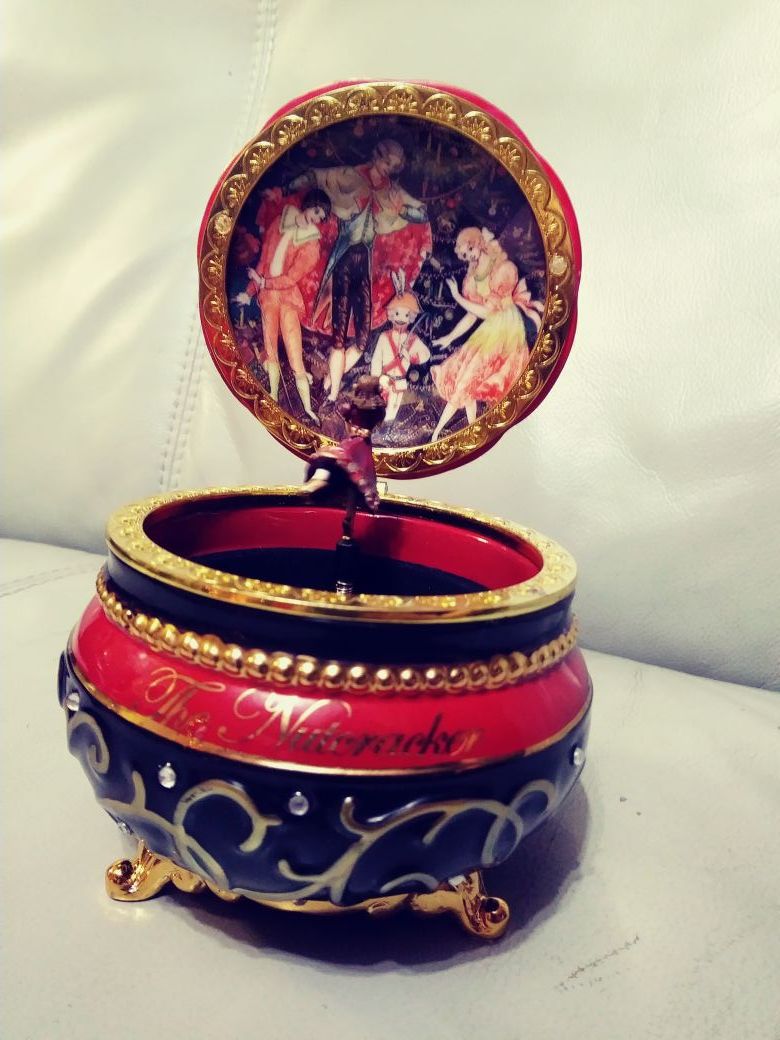 Bradford Exchange Ltd. Ed. Clara and the Nutcracker Heirloom Porcelain Music Box