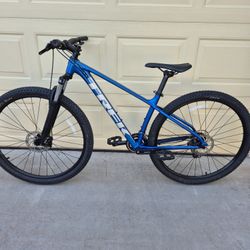 TREK MARLIN 4 MOUNTAIN BIKE, 29ER (MEDIUM FRAME)