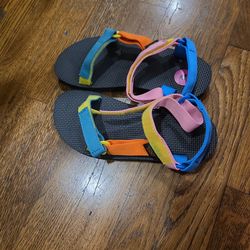Teva sandals youth 4