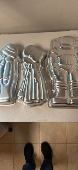 Vtg Lot of 3 Wilton Aluminum Cake Molds Spaceman Astronaut 16” Holly Hobbie & Robby Hobbie 14” OBO