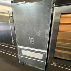 Sub Zero 36”Wide Panel Ready Bottom Freezer Refrigerator 