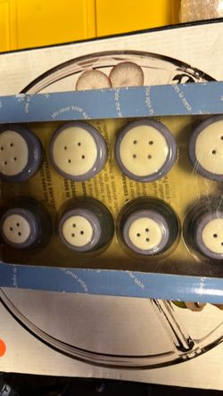 Pfaltzgraff salt and pepper shakers set