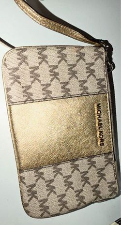 Michael kors wrist purse