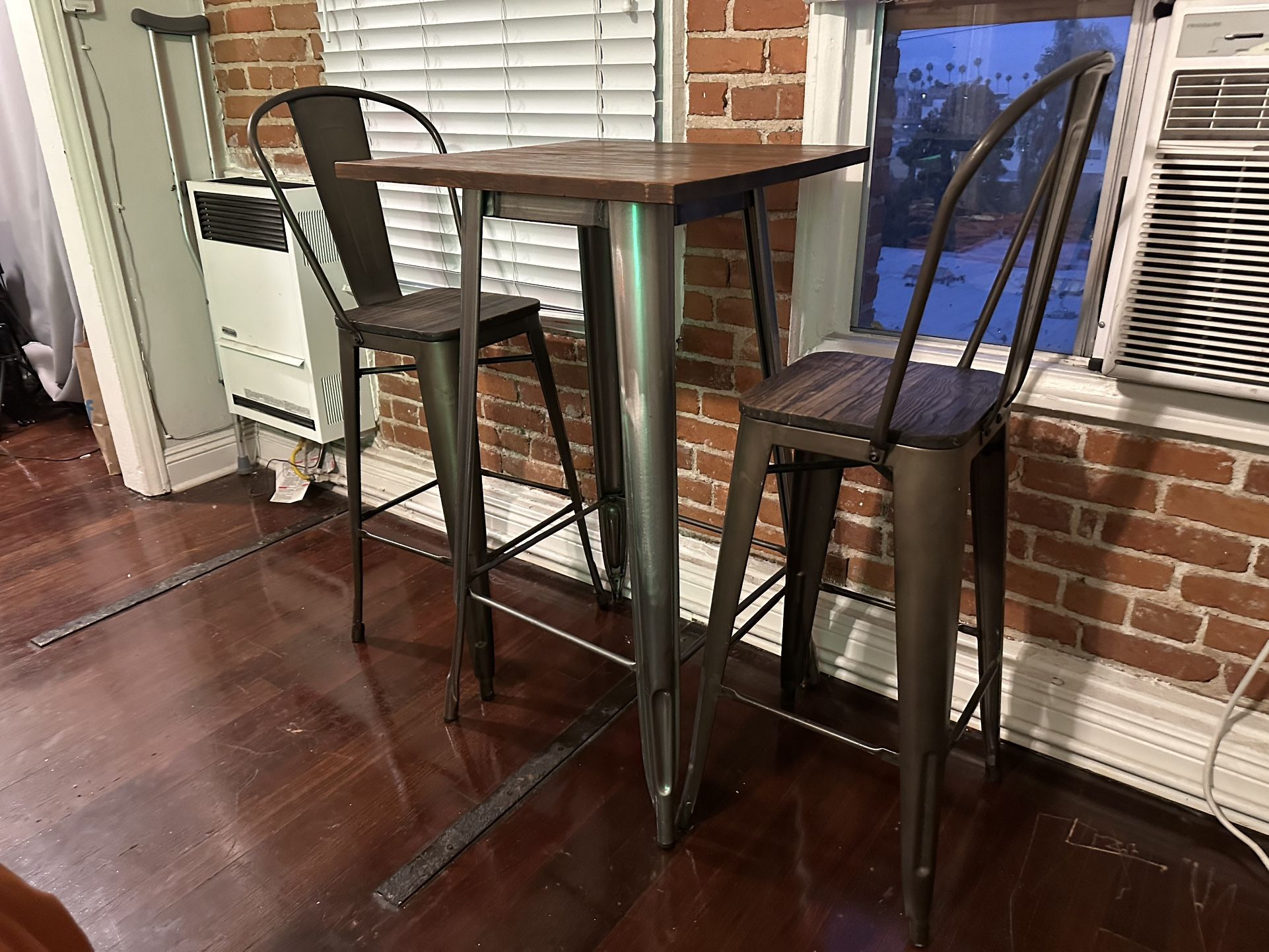 Industrial-Style Breakfast Bar / Workstation Table And Chairs.