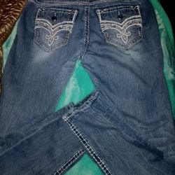 Rock Revival jeans with stretch. Cute & comfy. Size 27