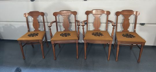 Mid century colonial revival set of four dining chairs with two captain chairs