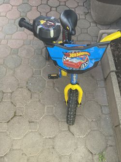 Kids Hot Wheels Bicycle with training wheels, Moving Sale,