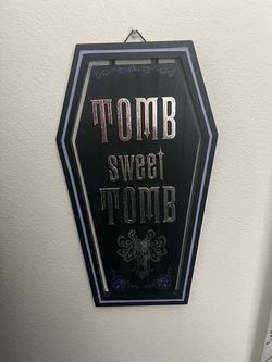 Haunted mansion sign