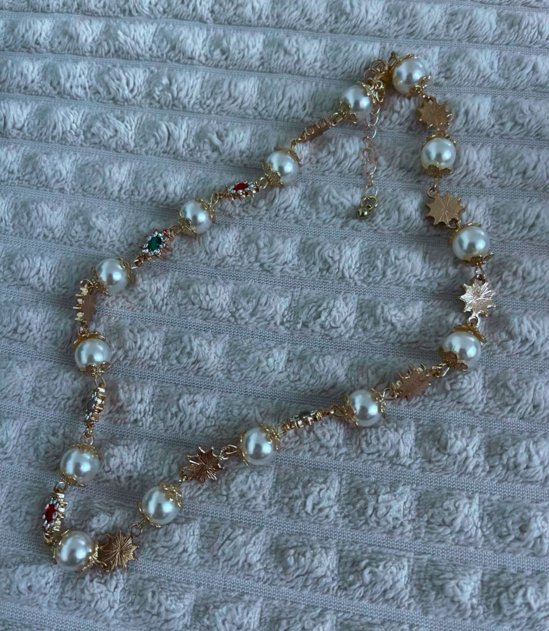 Elegant Gold and Pearl Necklace