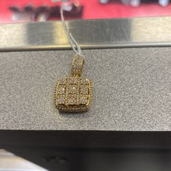 10k Pendant