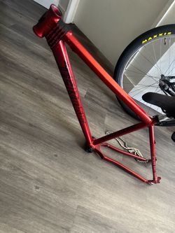 Throne frame
