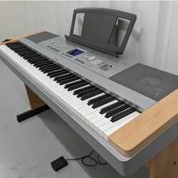 YAMAHA DGX-640 DIGITAL PIANO