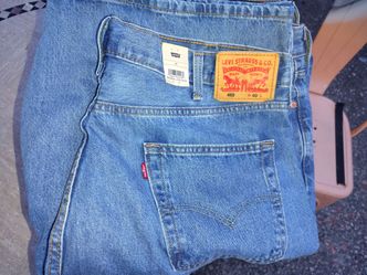 SHORT LEVI'S 469 . SEIZE 42 AND 40 . AVAILBLE 10 SHORTS .