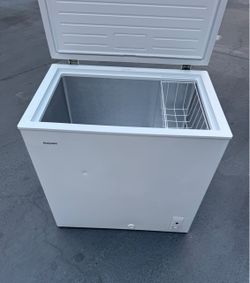 Freezer deep chest (free local delivery)