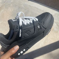 LV Trainer Black Size 8