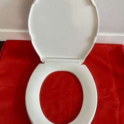 Kohler Toilet Seat With Lid White Like New