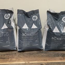 35% OFF BOXIE CAT PRO LITTER - 28 LB / total 3 bags.