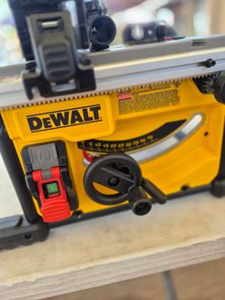 DEWALT 81/2 TABLE SAW NEW CONDITIONS