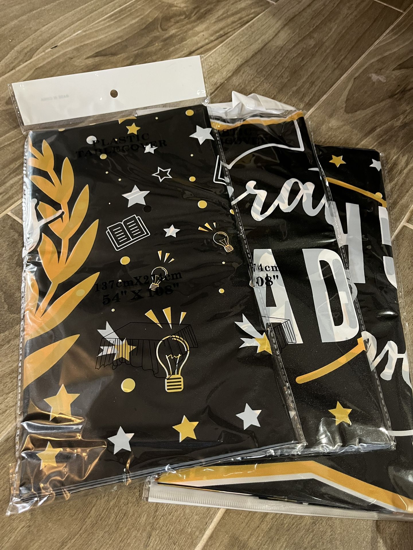 3 Graduation Table Covers