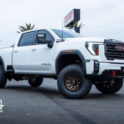 Cognito 5” Lift Kit With Elka Shocks For GM2500/3500
