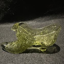 Fenton, colonial Green Daisy, and button cat head shoe