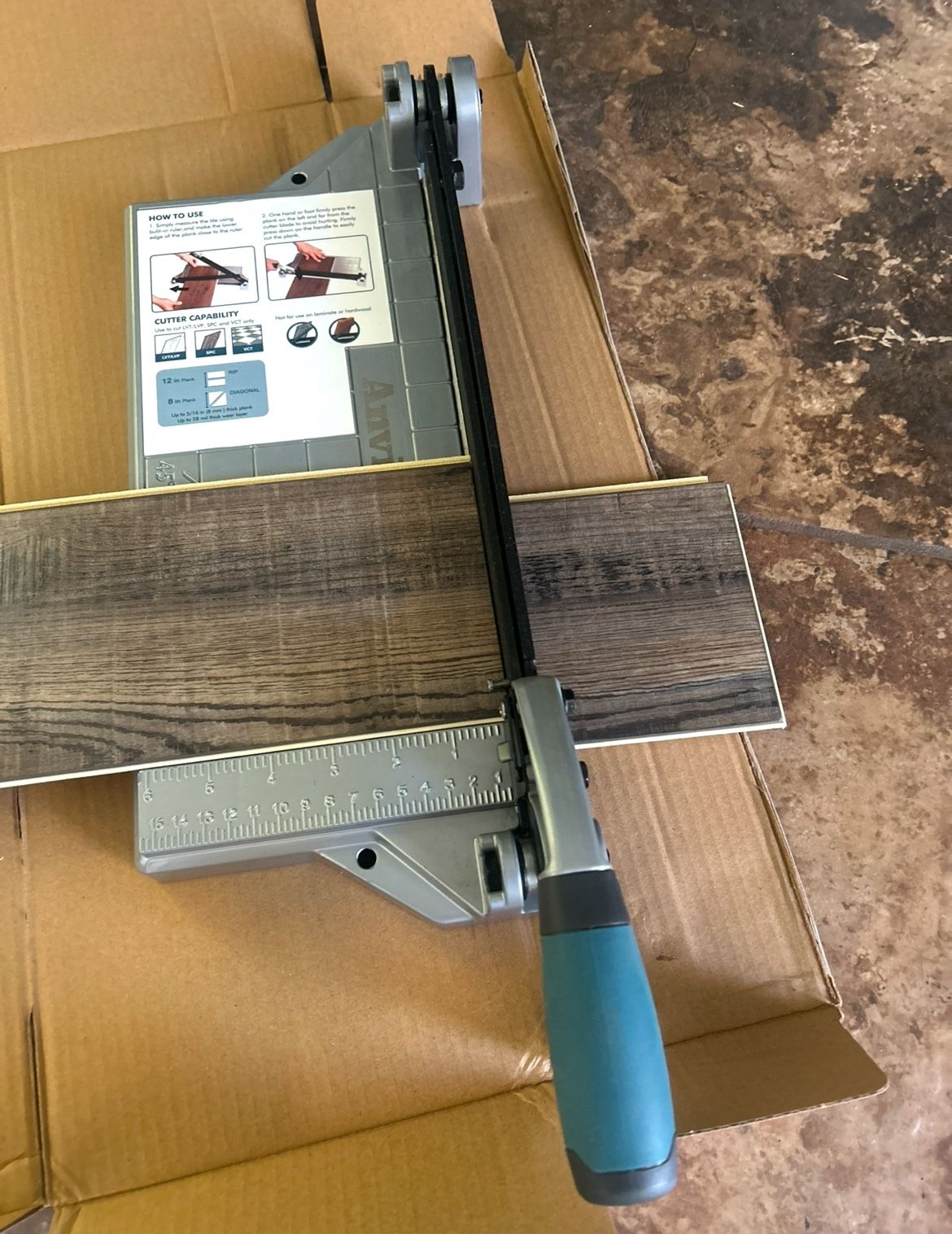 Vinyl floor cutter