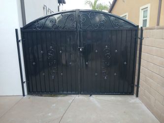 Side Gate 