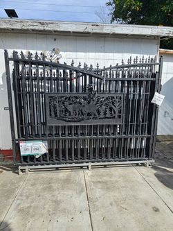 BRAND NEW METAL FARM DRIVEWAY GATE DIMENSION 20'X7' HEAVY DUTY 
POWDER COATING GALVANIZED BLACK
PERFECT FOR YOUR LAND,HOUSE,FARM,
IF SOMEONE INTERESTE